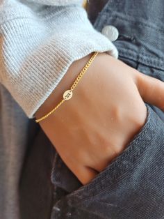 Adorn your wrist with a timeless and elegant 14k gold filled curb chain bracelet. This stylish bracelet is 6.5" long with a 0.5" extender, and features a 0.25" oval tag complete with the year of your choice. The back is stamped with a 14K gold-filled marking. A beautiful and unique addition to any jewelry collection. All years will be engraved in the format shown in the photo (2024 will be '24). Gold Earrings Studs Simple, Graduation Bracelet, Simple Jewellery, String Bracelets, Curb Chain Bracelet, Bracelets Patterns, Diy Bracelets Patterns, Stylish Bracelet, Engraved Bracelet