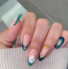 Blooming Nails, Nail Inspo Almond, Sophisticated Nails, Green Acrylic Nails, Modern Nails, Blush Nails, Classic Nails