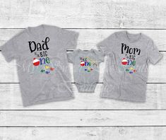 two shirts with the words dad and me on them