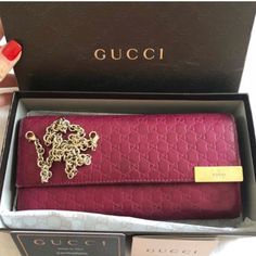 Gucci Microguccissima Leather Chain Wallet Measuring 7.5” X 4” X 1.5” Inches (H X W X D) 100% Authentic Complete With Box Etc Gucci Pink, Bags Gucci, Chain Wallet, Gucci Wallet, Wallet Chain, Gucci Bags, Leather Chain, Continental Wallet, Gucci Bag