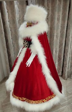 Handmade dress Mrs. Claus, will win the hearts of everyone who saw you in this dress! It looks very expensive, elegant, magical! The crown perfectly complements the dress with Christmas toys. Mrs Santa Claus Costume, Mrs Claus Dress, Mrs Claus Outfit, Mrs Claus Costume, Fun Christmas Outfits, Santa Costumes, Carol Dress, Christmas Winter Wedding, Winter Costume