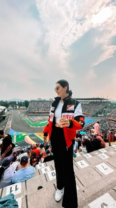 Ferrari Outfit F1, F1 Race Outfit Ideas, F1 Outfit Aesthetic, F1 Wags Outfits Paddock, Ferrari F1 Jacket Outfit, Gp Outfit Ideas, F1 Gp Outfit, Ferrari Outfit Aesthetic, Ferrari Girl Outfit