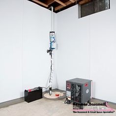 an empty room with some equipment on the floor and one in front of a wall