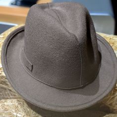 Nwot Hat Attack 100% Wool Fadura Fits M-L Classic Brown Hat For Fall, Classic Brown Fedora For Fall, Fitted Brown Felt Hat Casual, Fitted Brown Felt Hat Casual Style, Brown Fitted Casual Felt Hat, Fitted Brown Fedora For Winter, Casual Brown Fitted Felt Hat, Casual Brown Hat For Fall, Brown Fedora Felt Hat For Winter