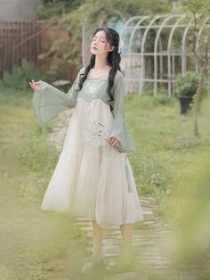 Chinese Traditional Dress, Fashion Top Outfits, Japanese Dress, Classy Casual Outfits, Japanese Outfits, Fashion Design Clothes, Embroidery Dress, Art Clothes, Traditional Dresses