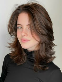 Discover Stunning Layered Haircuts: Versatile Styles for Every Look Layered Haircuts For Shoulder Length Hair, Layered Hair Short, Layered Haircuts For Women, Short Layered Haircuts