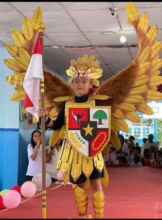 kostum Garuda bahan daur ulang dari kardus Fancy Dress Competition, Boy Baby Shower Centerpieces, Carnaval Costume, Recycled Dress, 17 Agustus, Festival Costumes, Paper Hat, Do It Yourself Crafts