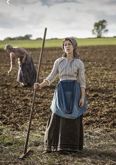 Farm Lady Outfit, Lark Rise To Candleford Costumes, Larkrise To Candleford Costumes, Poor Clothes Outfits, Larkrise To Candleford, Period Dramas Aesthetic, 1800s Fashion Poor, Peasant Aesthetic, Rural Fashion