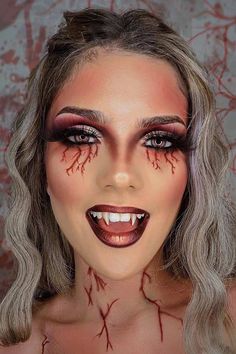 We have 23 vampire makeup ideas to inspire your next Halloween costume! Take a look and see what bloodsucking supernatural creature you want to be! Halloween Costumes Women Scary, Makeup Ideas For Halloween, Halloween Nails Diy