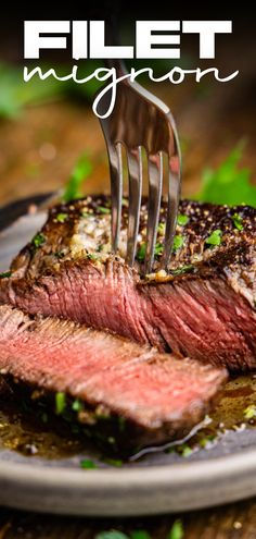 A close up view of a filet mignon steak that has been sliced into revealing a perfectly pink interior. Cast Iron Filet Mignon, Filet Mignon Recipes Grilled, Steak Dinners For Two, Perfect Filet Mignon, Mignon Steak, Filet Mignon Recipes, Filet Mignon Steak, Gourmet Bbq, Beef Filet