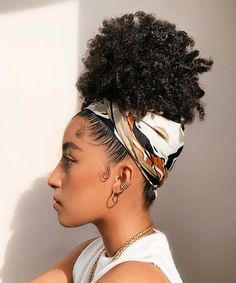 Natural Afro Hairstyles for Effortless Beauty 3c Curly Hair, Headwrap Hairstyles, Curly Hair Trends, Hair Scarf Styles, Coily Hair