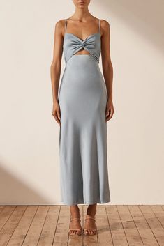 Azure Dress, Twist Front Dress, Twisted Dress, Shona Joy, Sleeveless Midi Dress, Mode Inspo, Blue Midi Dress, Guest Outfit, Midi Dress Sleeveless