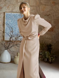 Introducing the timelessly elegant Ximena Satin Long Sleeve Midi Dress. With its luxe champagne fabric, this sophisticated and sleek piece is perfect for making an impression at any special occasion. Its high-quality material offers a luxe silk-like feel, while the midi length and long sleeves offer modest sophistication. An enduringly elegant look. Size Guide: Model is 5’7” tall, and has a 33.4” bust, 26.5” waist, & 34.6” hips. She is wearing a S / US 4 / AU 8. This dress is true to size. Mater Bridesmaid Dresses Satin, Fall Bridesmaid Dresses, Long Dresses Elegant, Elegant Bridesmaid Dresses, Satin Evening Dresses, Satin Long Sleeve, Minimalist Dresses, Satin Bridesmaid Dresses, Dress 2024