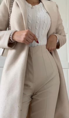 Elegantes Outfit Damen, Professional Outfits Women, Chique Outfits, Stylish Work Attire, Business Casual Outfits For Work, Classy Work Outfits, Stylish Work Outfits, Looks Chic, Work Outfits Women