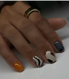 Square Nail Designs Baddie, Kim K Short Nails, Xs Square Nails, Manicure Black Women, Winter Natural Nails, Natural Short Nail Designs, Short Natural Nails Designs, Fun Short Nails, Short Acrylic Nails Fall