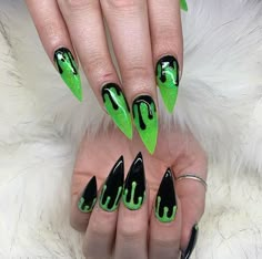 Beetlejuice Toenails, Black And Green Halloween Nails, Black And Neon Green Nails, Neon Green Nails Design, Green Halloween Nails, Alt Nails, Acrylic Nails Stiletto, Black Halloween Nails