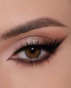 💄 Cat Eye Eyeshadow Makeup, Classy Prom Makeup, Champagne Makeup Look, Makeup For Grey Dress, Classic Smokey Eye, Smokey Eye Makeup Steps, Birthday Makeup Looks, 15 Makeup