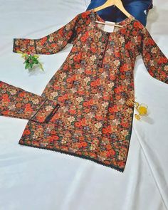 Khaddar Bazo Design, Winter Kurti, Designing Blouse, Simple Dress Casual, Dresses Diy, Girls Dresses Diy, Lace Dress Design, Dresses Design, Outfits Woman