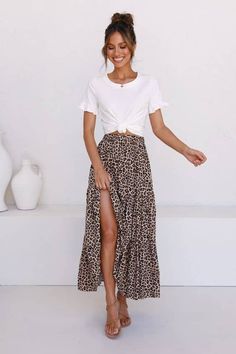 Southeast Asia Outfits, Elegant Summer Outfits, Leopard Print Skirt, Mode Inspo, Maxi Skirts, Summer Fashion Outfits, Cute Summer Outfits, Print Skirt, Casual Summer Outfits