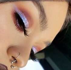 Holographic Eye Makeup, Makeup Tutorial Videos, Dramatic Wedding Makeup, Holographic Hair, Holographic Makeup, 3d Eye, Dramatic Eye Makeup, Charles James