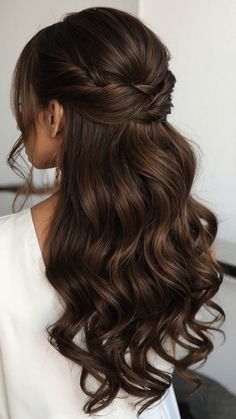 15 Cute and Easy Curly Hairstyles for Prom 34 Easy Buns, Bridesmaid Hair Inspo, Curly Prom Hair, Quick Hairstyle, Gorgeous Hairstyles, Prom Hairstyles For Long Hair, Curly Hair Styles Easy, Mom Hairstyles, Peinados Fáciles Para Cabello Corto