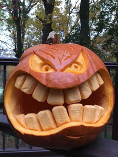 Angry Pumpkin Carving, Pumpkin Carve Designs, Scary Carved Pumpkins, Ghost Pumpkin Carving, Painting Pumpkin Ideas, Pumpkin Painting Ideas Easy, Painting Ideas Pumpkin, Creative Pumpkin Painting Ideas, Cute Pumpkin Painting Ideas