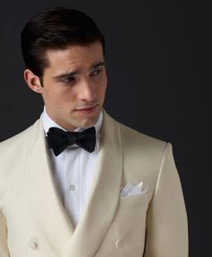 . White Dinner Jacket, White Tuxedo Wedding, Tux Shirt, Black And White Tuxedo, Costume Noir, White Dinner, Dinner Jacket, Black Bow Tie, Black Tie Affair