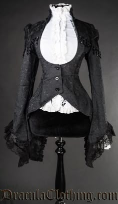 Victorian Clothes Women, Gothic Suit, Victorian Inspired Fashion, Goth Styles, Dracula Clothing, Steampunk Victorian, Victorian Goth, Victorian Clothing, Gothic Outfits