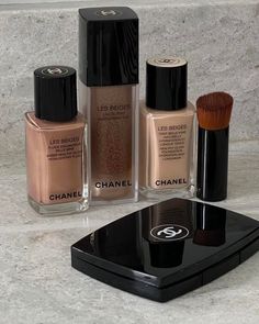 Chanel Makeup Aesthetic, Dior Makeup Palette, Chic Makeup, Makeup Board, Makeup Aesthetic, Chanel Beauty, Chanel Makeup, Dior Makeup