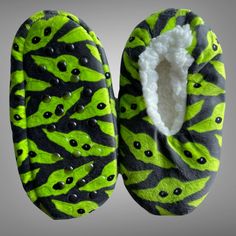 Slip-on Elastic ankle cuff Soft to the touch Plush inner for comfort Shaped to cradle the foot Cushioned foam bottom New Kids Star Wars Baby Yoda Slippers Super Soft Fleece Lined Size Sm/Med 8-13. Yoda Slippers, Star Wars Kids, Star Wars Baby, New Kids, Star Wars, Slippers, Cuff, Elastic, Stars