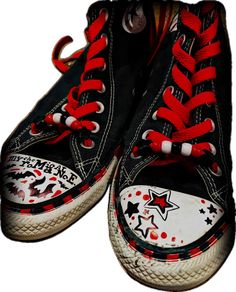 Emo Shoes Drawing, Decorated Converse Grunge, Cool Converse Lace Patterns, How To Decorate Converse, Punk Shoes Diy, Converse Ideas Diy