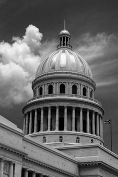 Fotografía en blanco y negro patrimonio cubano, arquitectura Cuban Heritage, Cuba Havana, Cuban Art, Havana Cuba, Future Tattoos, Havana, Cuba, Evolution, Places To Go