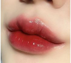 Makeup Bibir, Makeup Ala Korea, Makeup Ulzzang, Heart Shaped Lips, Gradient Lips, Bentuk Alis, Korean Lips, Lip Art Makeup, Korean Eye Makeup