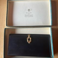 New In Gift Box Gold Gucci Clasp Coin Purse Bags Gucci, Black Wallet, Gucci Black, Gucci Bags, Gucci Bag, Wallets, Coin Purse, Coin, Gift Box