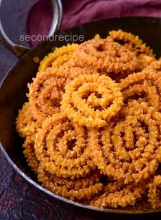 Indian Dry Snacks, Tiffin Recipes, Tiffin Ideas, Fried Snacks, Mini Meals, Salty Recipes, Tiffin Recipe, Wedding Snacks, Savoury Snacks