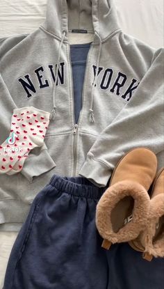 New York Zip Up Hoodie, Brandy Melville Sweatpants, Brandy Melville Top, Mode Zara, Fashionable Dress, Fame Dr