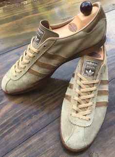 Vintage Shoes Men, Samba Adidas, Boots Outfit Men, Young Mens Fashion, Men Fashion Classy, Skate Man, Jordan Shoes Retro