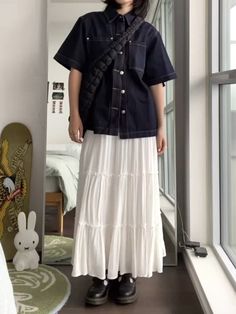 Hot Autumn Day Outfit, Dress And Sweatshirt Outfit, Masc Skirt Outfit, Skirt Outfits Maxi, Outfits Maxi Skirt, White Skirt Outfits, 일본 패션, Maxi Skirt Outfits, Concept Clothing