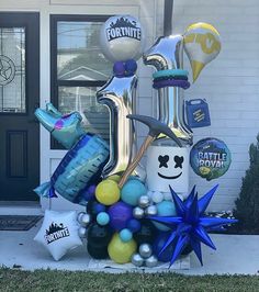 balloons and heliums are arranged in front of a house