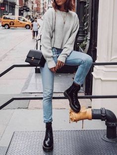 How To Style Doc Martens, Dr Martens Outfit, Winter Mode Outfits, Casual Weekend Outfit, Stylish Winter Outfits, Trendy Outfits Winter, Denim On Denim