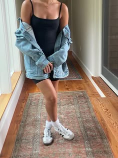 Outfit Ideas Summer Vacation, Green Outfit Aesthetic, Summer Vacation Outfit Ideas, Jean Jacket Outfit, Summer Cute Outfits, Coastal Grandmother Aesthetic, Trendy Outfits Inspiration, Vacation Outfits Casual, Outfit Ideas Beach