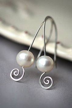 Simply White Pearl with a Twist Sterling Silver Wrapped Earrings, Simply White, Cool Ideas, Diy Schmuck, Wire Earrings