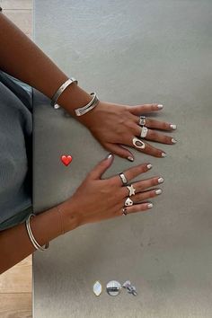 Silver Jewellery Aesthetic Rings, Lots Of Silver Jewelry Aesthetic, Old Money Ring Stack, Oura Ring Styling Silver, Matte Silver Jewelry, Silver Jewels Aesthetic, Silver Grunge Rings, Silver Jewelry Brown Skin, Daily Jewelry Ideas