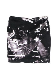 Current Boutique-Nicole Miller - Black & White Abstract Print Draped Skirt Sz 2 Fitted Black Skirt With Graphic Print, Chic Graphic Print Bottoms For Spring, Chic Fitted Graphic Print Bottoms, Fitted Graphic Print Chic Bottoms, Chic Fitted Printed Skirt, Trendy Fitted Printed Skirt, Chic Printed Mini Skirt, Chic Printed Party Bottoms, Trendy Graphic Print Bottoms For Party