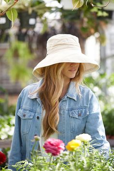 Handmade from lightweight and breathable cotton and branded with terrain exclusive details, this colorful crusher hat is perfect for a day at the beach or in the garden. Packable construction pairs with UPF 50 sun protection and an inner drawstring to assure a comfortable fit. | Cotton Crusher Hat in Beige at Terrain Packable Sun Hat, Floppy Beach Hat, Grandma Fashion, Floppy Hats, Summer Hats For Women, Gardening Outfit, Sun Protection Hat, Coastal Chic, Summer Hats