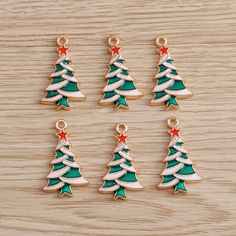 These beautiful enamel christmas tree charms  are perfect for any holiday jewelry project like pendants,earrings or keychains. Green and White enamel with gold plating. Made of zinc alloy. Quantity: 5 pieces or 10 pieces Measures: 25mm x 15mm To view more christmas charms visit: https://www.etsy.com/shop/tamrindbox?ref=seller-platform-mcnav&section_id=29509099 To visit mt shop click this link: https://www.etsy.com/shop/tamrindbox?ref=seller-platform-mcnav FREE SHIPPING on orders worth $35! Tree Charms, Handmade Jewelry Findings, Christmas Tree Charm, Christmas Tree And Santa, Bead Charms Diy, Gold And Silver Rings, Christmas Charms, Tree Pendant, Holiday Jewelry