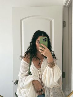 #freepeople #outfits #pintrestfashion #ootd Spiritual Chic Outfits, Hozier Concert Outfits, Etheral Outfit Ideas, Bohemian Outfits Women, Boho Mom Outfits, Boho Aesthetic Outfit, Magic Clothes, Fancy Fits, Artsy Outfit