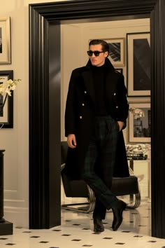 Ralph Lauren Purple Label Men's Fall 2024 [PHOTOS] Europe Wardrobe, Mens Fashion Fall Outfits, Ralph Lauren Purple Label Men, Winter Outfits For Men, Dapper Gentleman Style, 2024 Menswear, Victorian Mansion