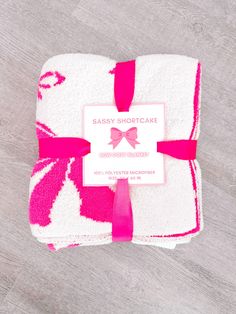 We are so excited to introduce the Bubblegum Pink Bow Blanket from Sassy Shortcake. Featuring a bubblegum pink reversible bow design, this fuzzy, super soft blanket is perfect for your room! Whether you're snuggling up with a good book or just trying to beat the chill, get out your favorite pjs and cuddle up! content: 100% polyester microfiber size: 50" x 60" Bow Blanket, Cute Preppy Things, Preppy Stuff To Get For Your Birthday, Sassy Shortcake, Bow Things, Hot Pink Bedroom Aesthetic, Blankets, Preppy Blanket, Girly Christmas Gifts