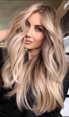 Hair Colors For Brown Skin, Pearl Blonde Hair, Colors For Brown Skin, Winter Hair Colour For Blondes, Winter Blonde Hair, Pale Skin Hair Color, Hair Color For Brown Skin, Rose Blonde, Winter Hair Trends